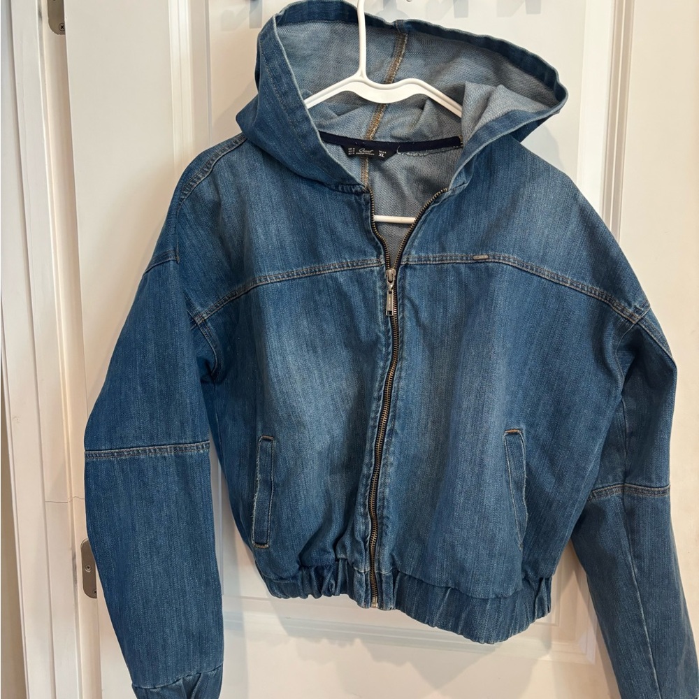 Ouest woman’s Hooded BomberJean Jacket in x-Large Blue